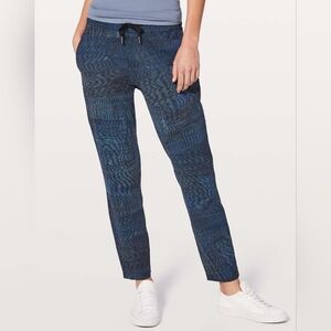 Lululemon Athletica "On The Fly"-  Linear Flux Battleship Multi